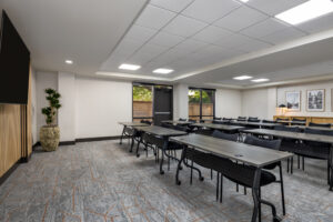 an empty classroom with desks and chairs