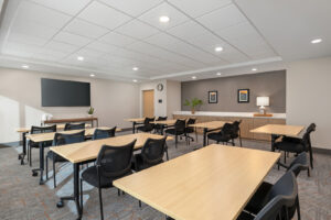 an empty classroom with desks and chairs